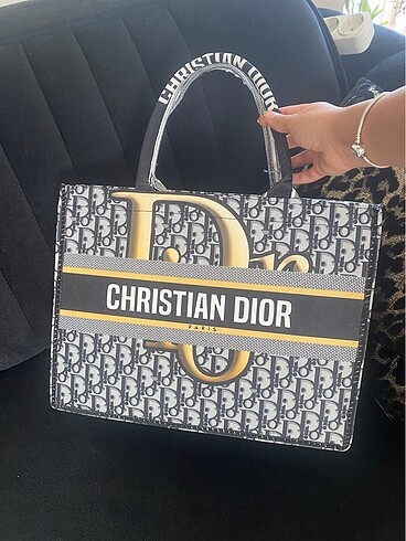 Dior canta