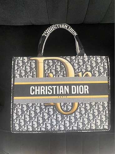 Dior Dior canta
