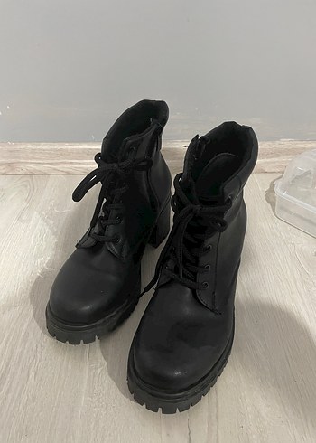 Siyah topuklu Bot - Görsel 2