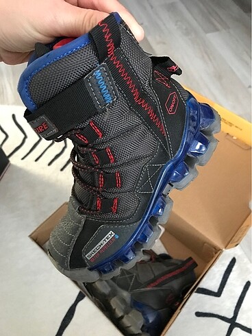Skechers Skechers bot