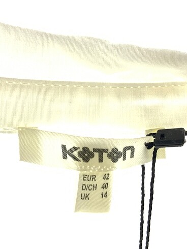 40 Beden beyaz Renk Koton Gömlek %70 İndirimli.