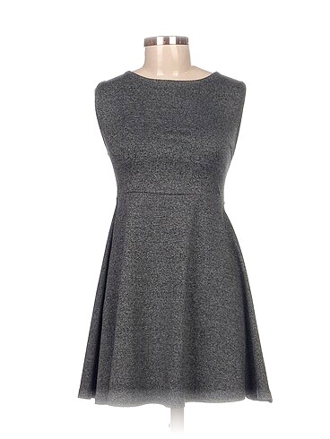 H&M Kısa Elbise %70 İndirimli.