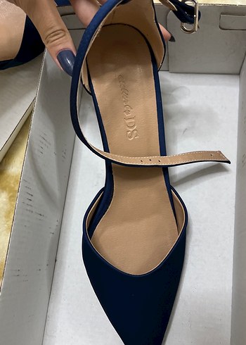 Mavi Minimalist Tokalı Stiletto Topuklu Ayakkabı