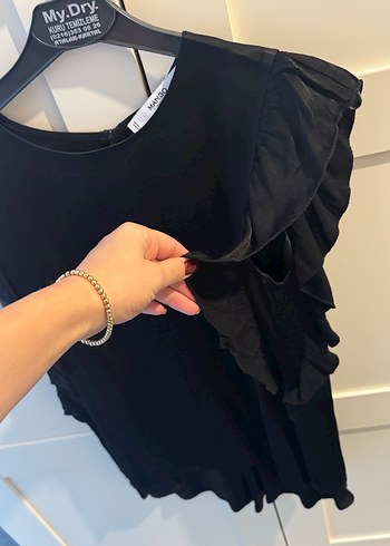 Siyah Kısa Kollu Fırfırlı Bluz - Görsel 2