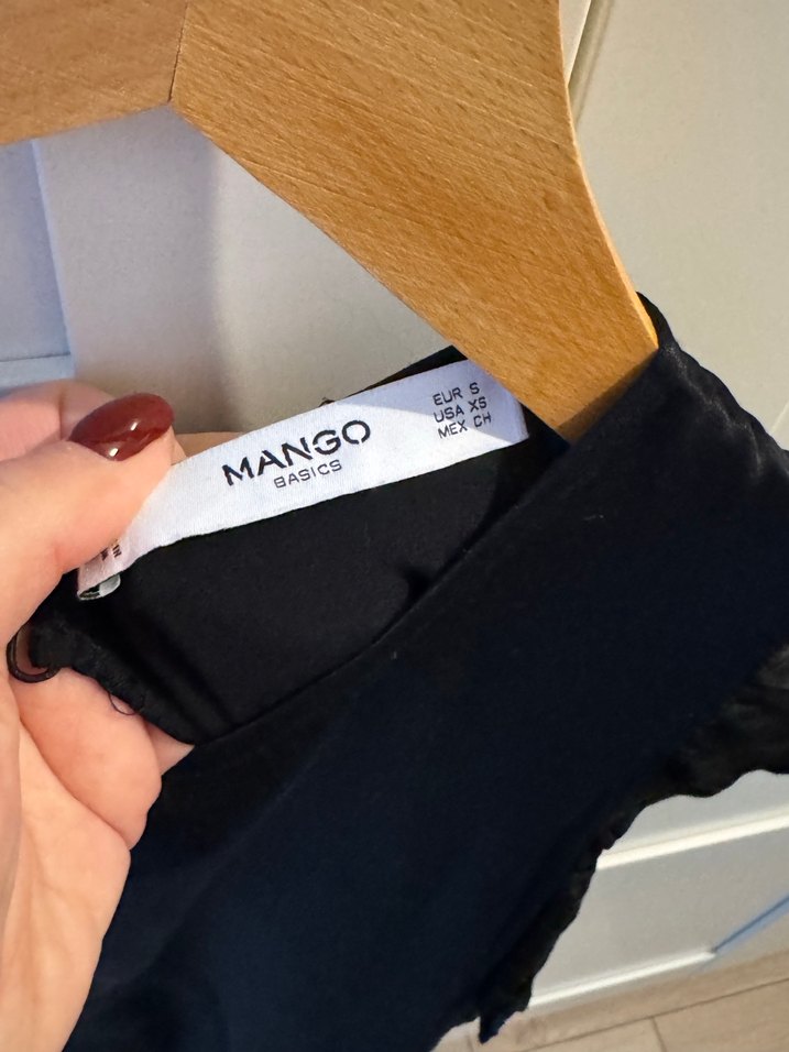 Siyah Kısa Kollu Fırfırlı Bluz - Görsel 3