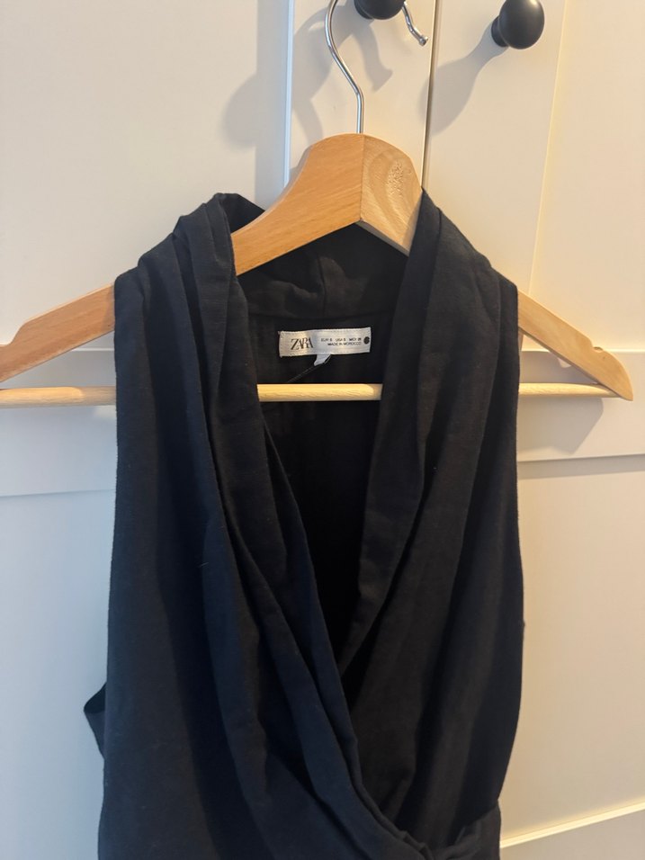 Siyah Keten Drapeli Yüksek Yakalı Kadın Bluz - Görsel 2