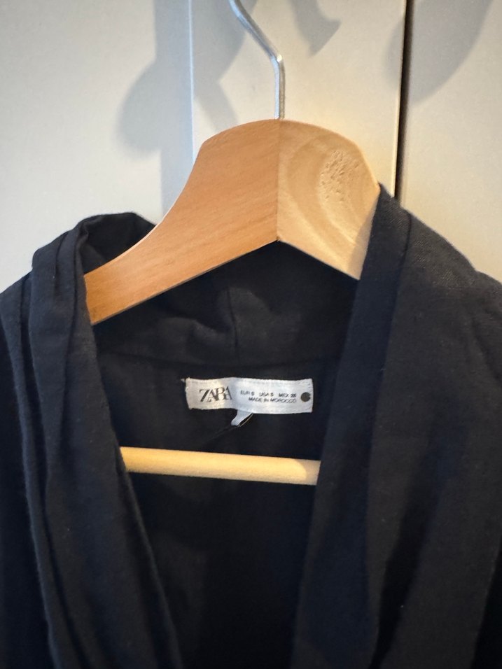 Siyah Keten Drapeli Yüksek Yakalı Kadın Bluz - Görsel 3