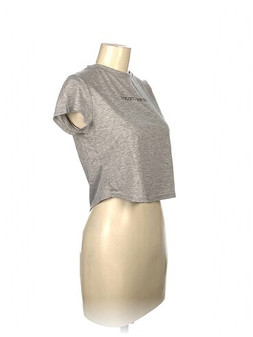 H&M H&M T-shirt %70 İndirimli.
