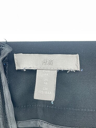 44 Beden siyah Renk H&M Mini Etek %70 İndirimli.
