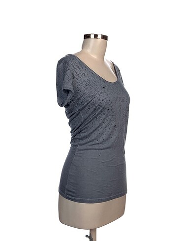 Guess Guess T-shirt %70 İndirimli.
