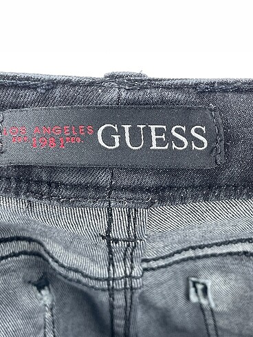 29 Beden siyah Renk Guess Jean / Kot %70 İndirimli.