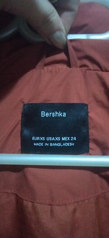 Bershka kiremit rengi şişme mont