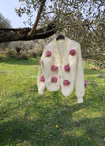 Pembe güllü kalın örgü hırka 