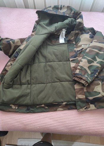 Kapüşonlu Kamuflaj Desenli Erkek Çocuk Mont - Görsel 2