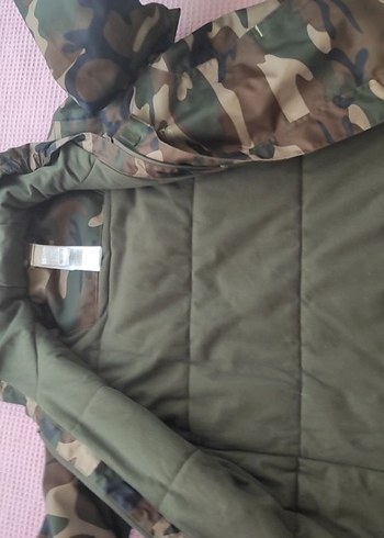 Kapüşonlu Kamuflaj Desenli Erkek Çocuk Mont - Görsel 3