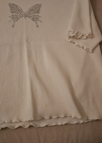 beyaz taşlı kelebek desenli tshort - Görsel 4