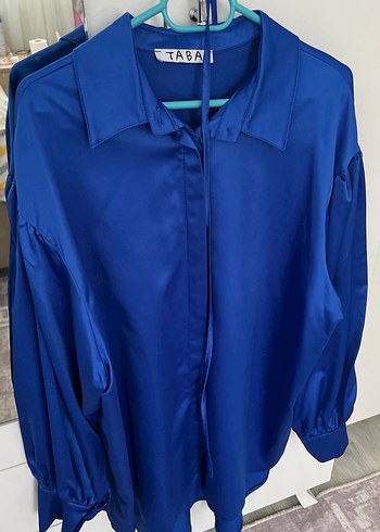 Mavi Saten Düğmeli Kadın Gömlek - Görsel 2