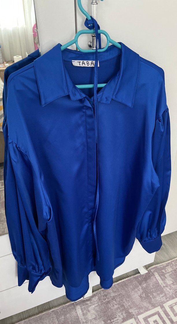 Mavi Saten Düğmeli Kadın Gömlek - Görsel 2