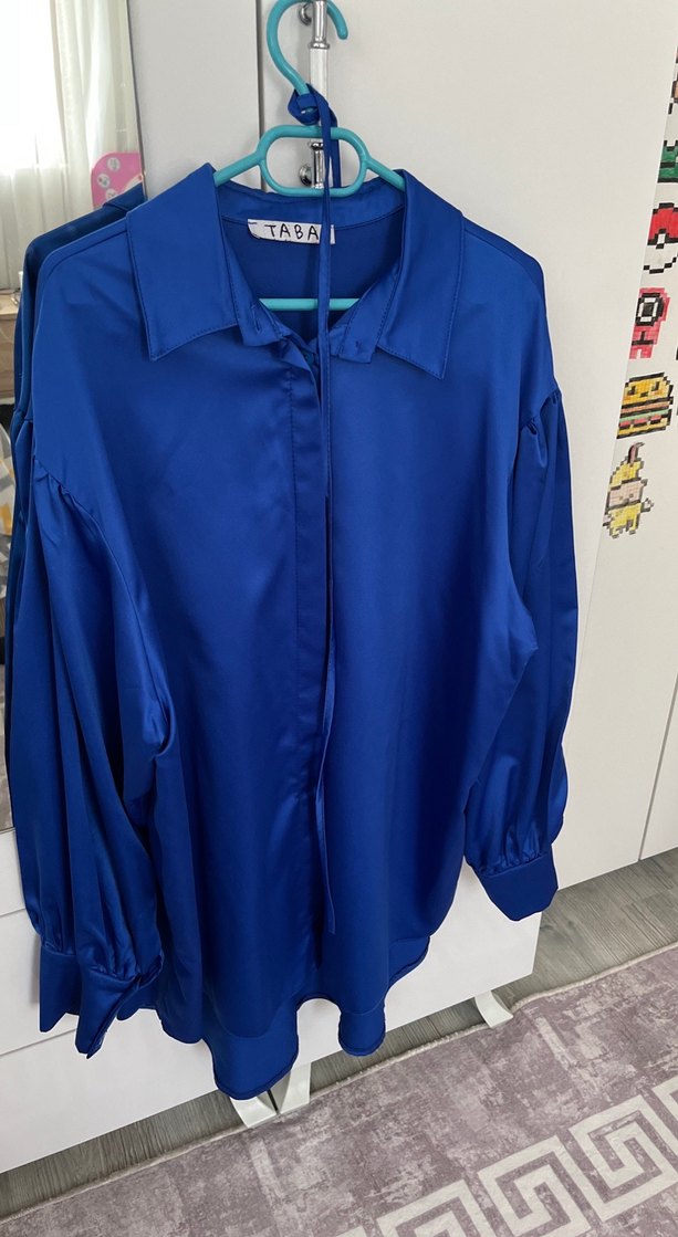 Mavi Saten Düğmeli Kadın Gömlek - Görsel 3