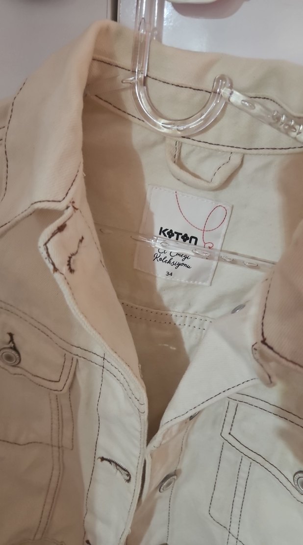 Düğmeli kırık beyaz Kadın Kot Ceket - Görsel 3