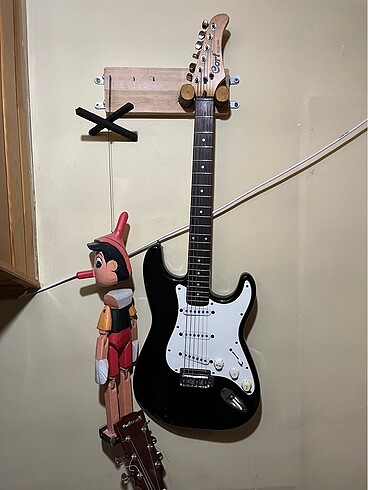 Cort gitar ve ibanez amfi
