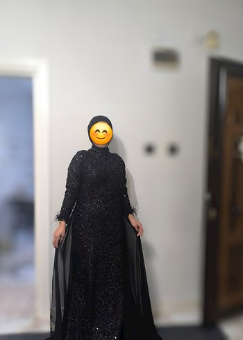 Uzun Siyah Drapeli Yüksek Yakalı Kadın Abiye Elbise
Satılıktır - Görsel 3