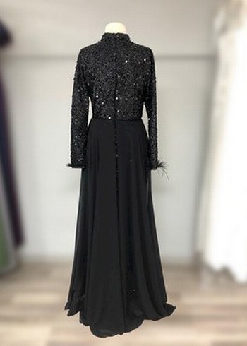 Uzun Siyah Drapeli Yüksek Yakalı Kadın Abiye Elbise
Satılıktır - Görsel 2