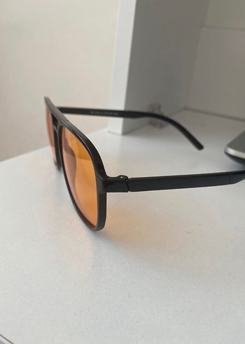 Minimalist Bej Kadın Güneş Gözlüğü - Görsel 3