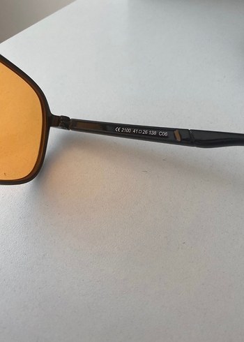 Minimalist Bej Kadın Güneş Gözlüğü - Görsel 4