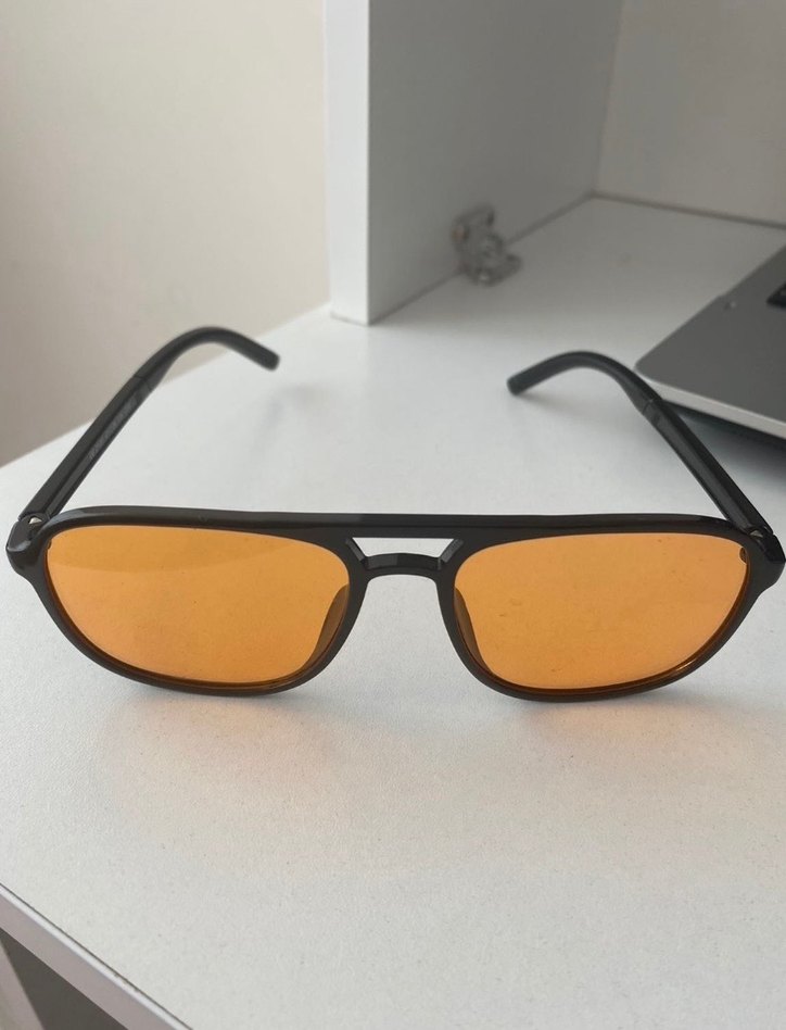 Minimalist Bej Kadın Güneş Gözlüğü - Görsel 2