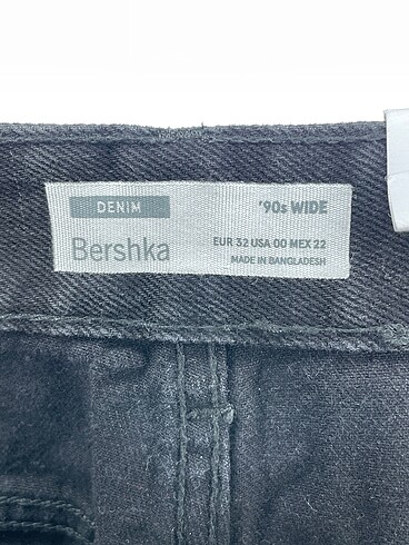 32 Beden siyah Renk Bershka Jean / Kot %70 İndirimli.