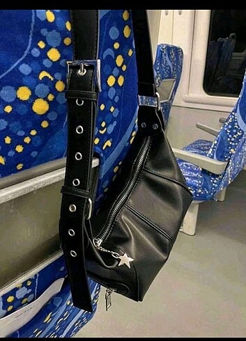 Geniş yıldızlı deri kol çantası 