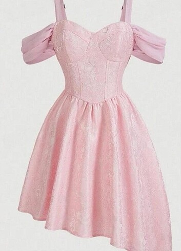 Pembe elbise