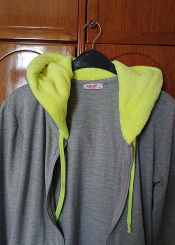 Neon Kapüşonlu Spor Üst - Görsel 5