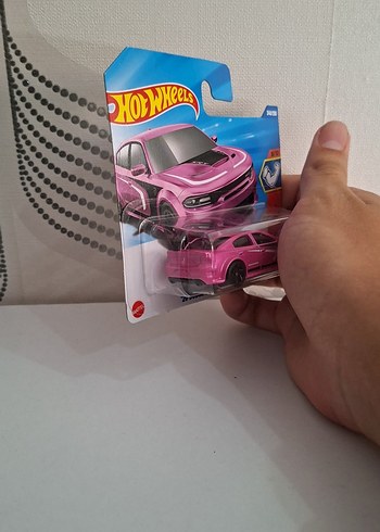 Beden HotWheels '20 Dodge Charger Hellcat