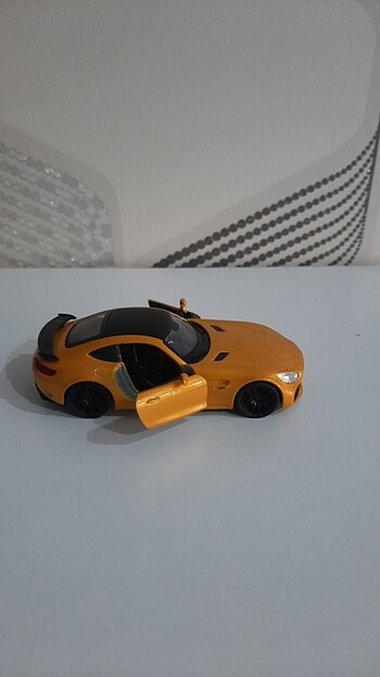 Beden altın Renk Welly 1/32 Mercedes AMG GTR