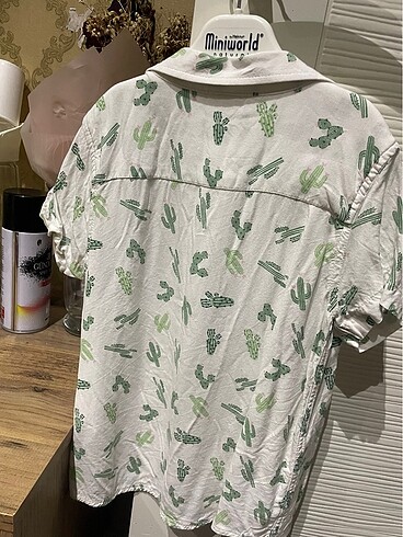 LC Waikiki Beyaz-yeşil erkek çocuk gömlek. 4-5 yaş