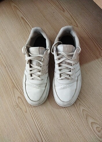 44 Beden beyaz Renk Adidas ayakkabı 