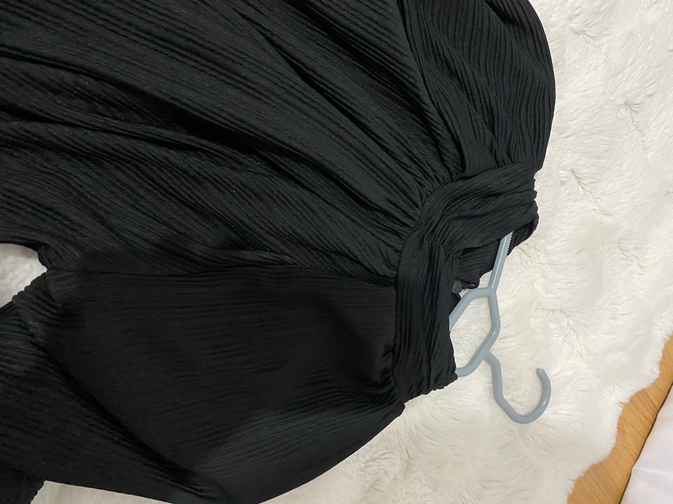 Uzun Siyah Piliseli Kadın Elbise - Görsel 4