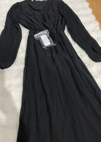 Uzun Kollu Siyah Piliseli Uzun Elbise - Görsel 2