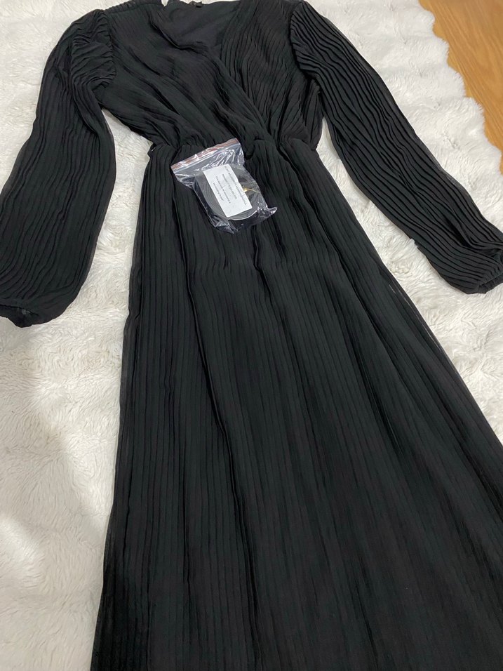 Uzun Kollu Siyah Piliseli Uzun Elbise - Görsel 2