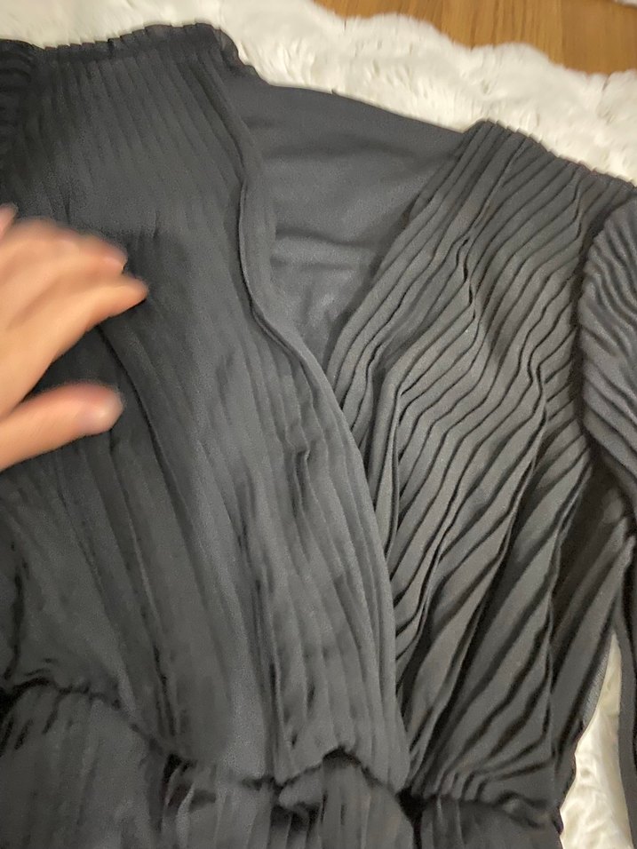 Siyah Piliseli Uzun Kollu Uzun Elbise - Görsel 3