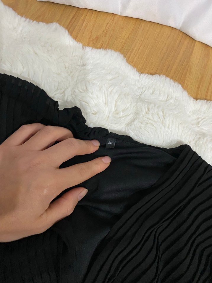 Siyah Piliseli Uzun Kollu Uzun Elbise - Görsel 5