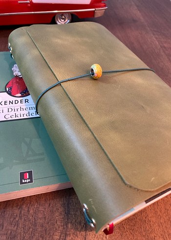 Limon yeşili renkli deri kapaklı defter A5 ölçülerinde