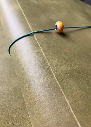  Beden Limon yeşili renkli deri kapaklı defter A5 ölçülerinde