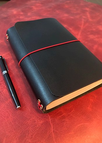 Siyah Deri Kapaklı Lastikli A5 Defter Kılıfı