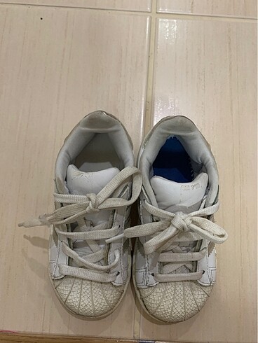 24 Beden Adidas çocuk ayakkabı