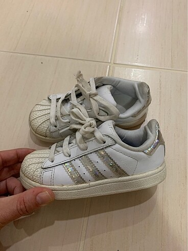 24 Beden beyaz Renk Adidas çocuk ayakkabı