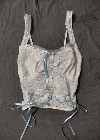 Dantel Detaylı Beyaz Nakışlı Crop
