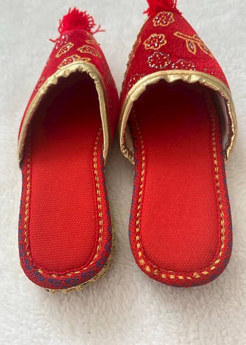 Kırmızı Nakışlı Püsküllü kız çocuk Terlik - Görsel 2